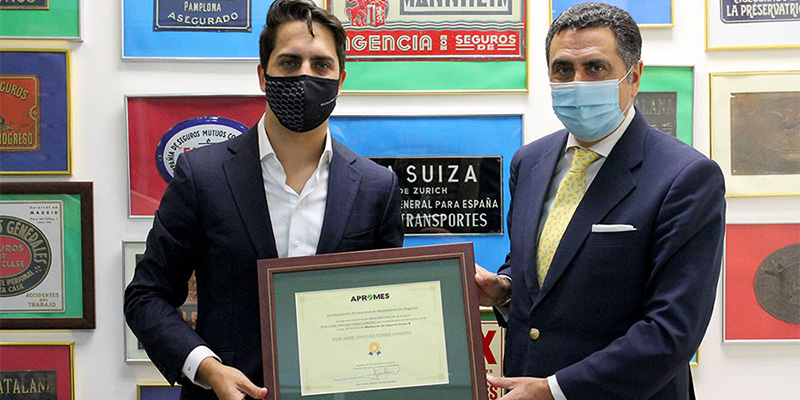 Jaime Sánchez,l diploma al mejor alumno de la III Promoción Grupo A de APROMES